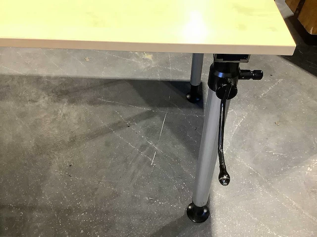 Bureau - desk - afbeelding 3 van  4