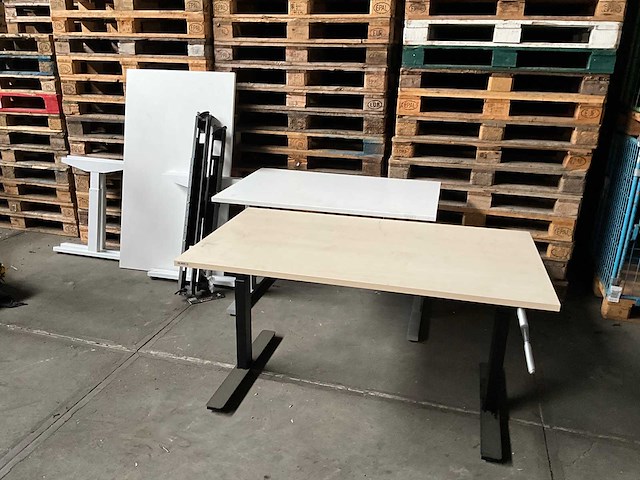 Bureau - in hoogte verstelbaar (3x) - afbeelding 1 van  5