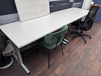 Bureau 140x80cm + (bureau)stoel (2x) - afbeelding 2 van  4