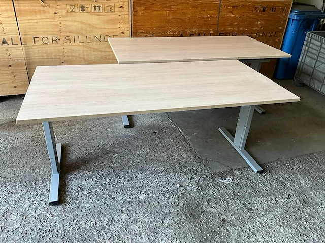 Bureau 180x90cm - in hoogte verstelbaar (2x) - afbeelding 1 van  4