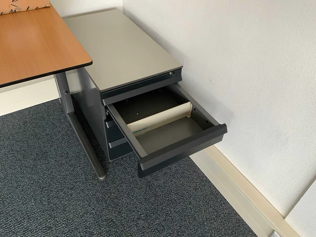 Bureau 200x160 cm - afbeelding 7 van  10