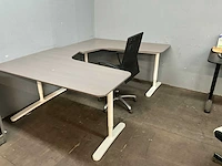 Bureau (2x)