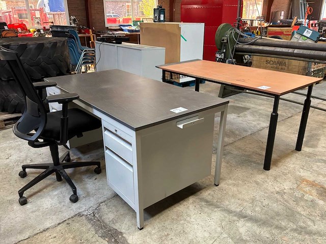Bureau (2x) - afbeelding 1 van  4