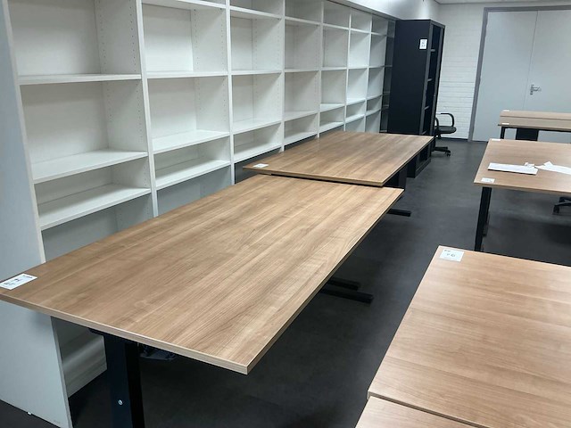 Bureau (2x) - afbeelding 1 van  7