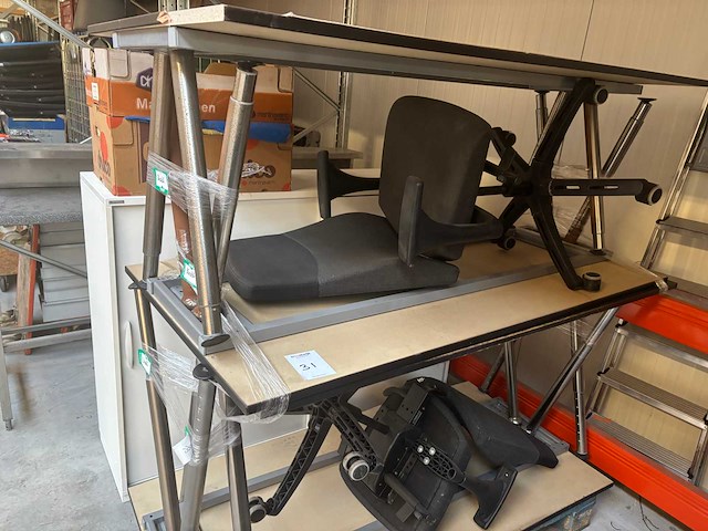 Bureau (4x) en bureaustoel (2x) - afbeelding 1 van  3