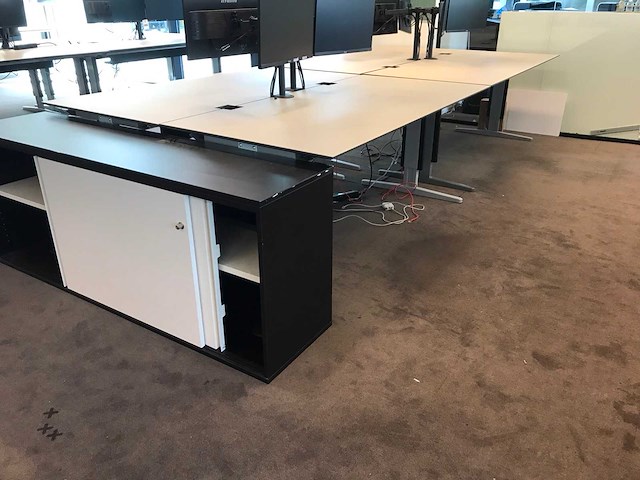 Bureau (4x) - afbeelding 1 van  2