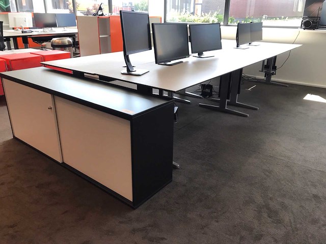 Bureau (4x) - afbeelding 1 van  4