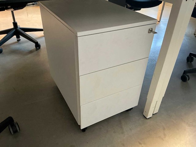 Bureau (7x) - afbeelding 17 van  18