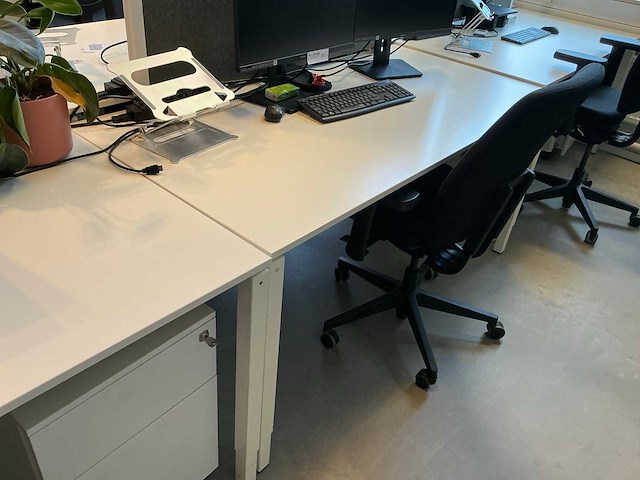 Bureau (7x) - afbeelding 18 van  18