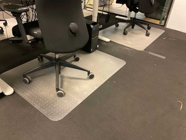 Bureau, bureaustoel en ladeblok (4x) - afbeelding 2 van  21