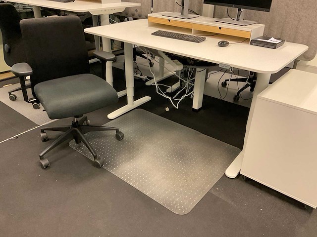 Bureau, bureaustoel en ladeblok (4x) - afbeelding 6 van  21