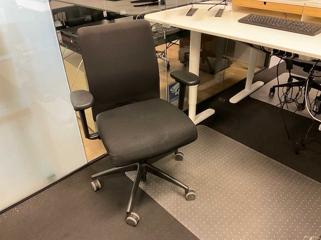 Bureau, bureaustoel en ladeblok (4x) - afbeelding 11 van  21