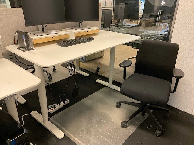 Bureau, bureaustoel en ladeblok (4x) - afbeelding 15 van  21
