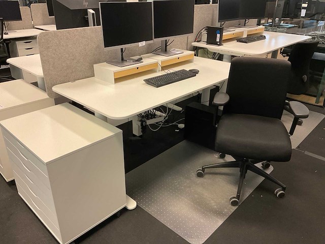 Bureau, bureaustoel en ladeblok (4x) - afbeelding 18 van  21