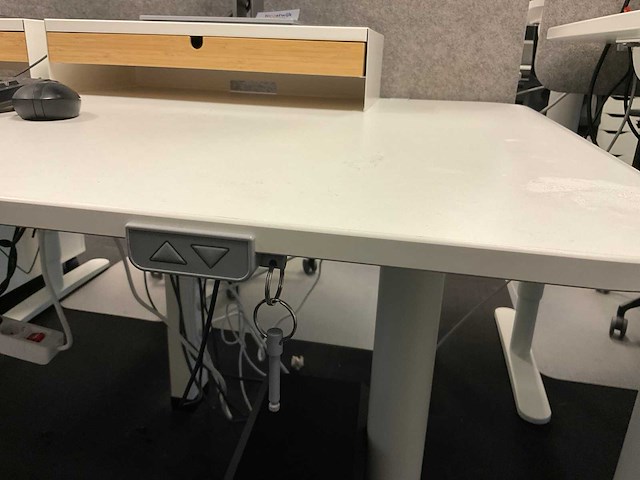 Bureau, bureaustoel en ladeblok (4x) - afbeelding 19 van  21