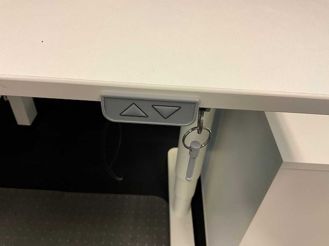 Bureau, bureaustoel en ladeblok (4x) - afbeelding 7 van  21