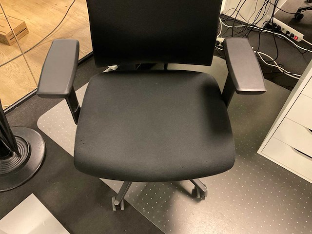 Bureau, bureaustoel en ladeblok - afbeelding 2 van  12