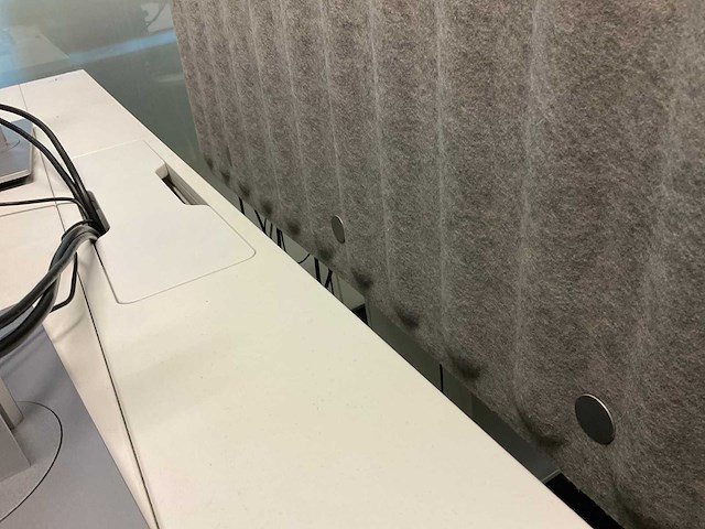 Bureau, bureaustoel en ladeblok - afbeelding 9 van  12
