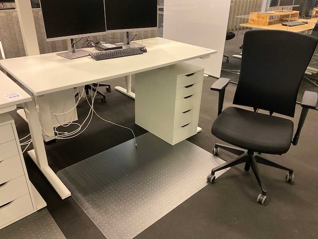 Bureau, bureaustoel en ladeblok - afbeelding 4 van  11