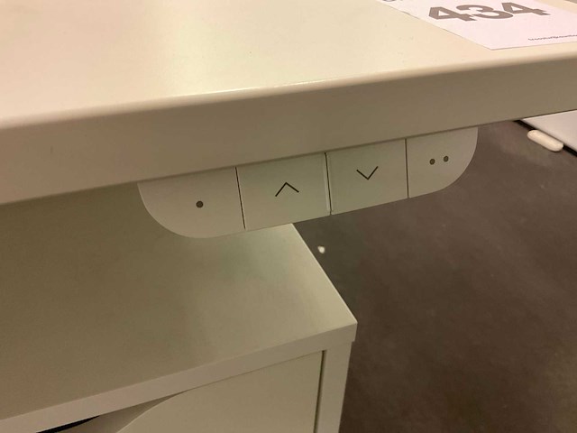 Bureau, bureaustoel en ladeblok - afbeelding 6 van  11