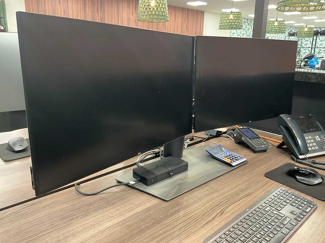 Bureau + dell 27” schermen + bureaustoel - afbeelding 3 van  8
