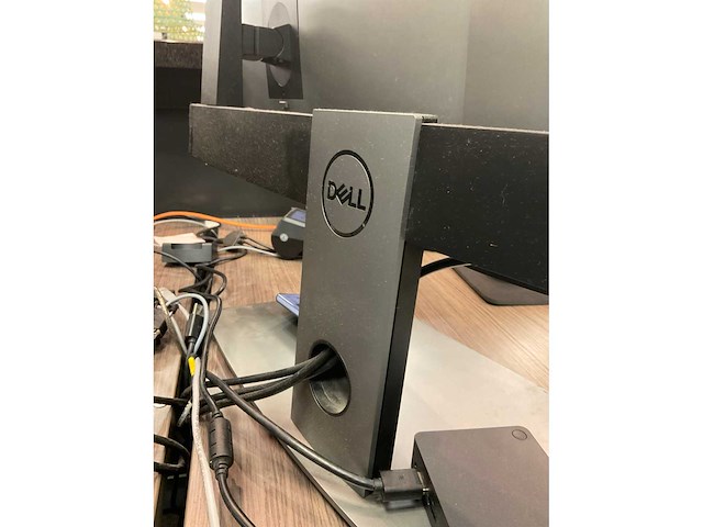 Bureau + dell 27” schermen + bureaustoel - afbeelding 6 van  8