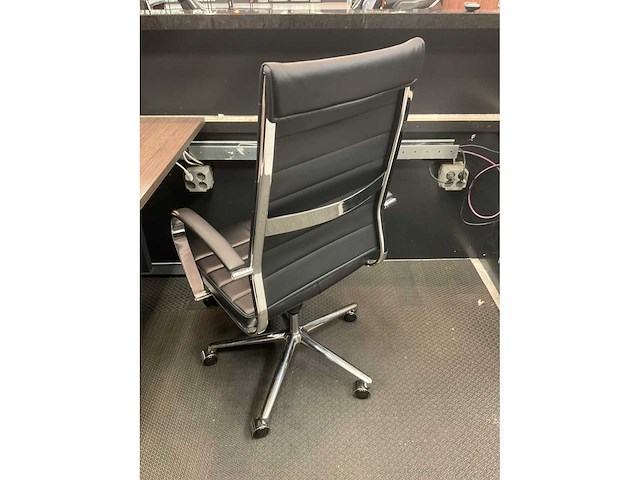 Bureau + dell 27” schermen + bureaustoel - afbeelding 8 van  8