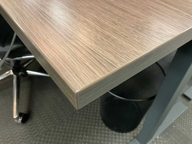 Bureau + dell 27” schermen + bureaustoel - afbeelding 3 van  8