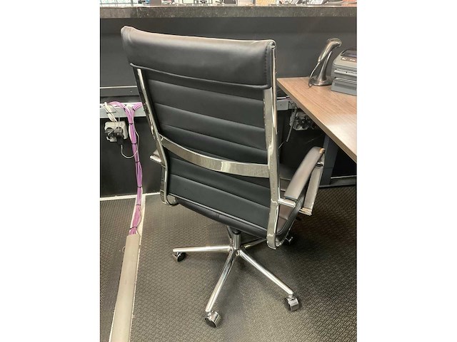 Bureau + dell 27” schermen + bureaustoel - afbeelding 5 van  8