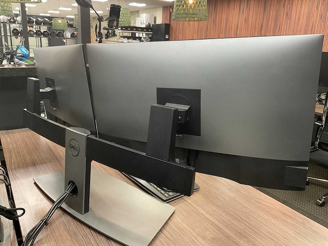 Bureau + dell 27” schermen + bureaustoel - afbeelding 5 van  8