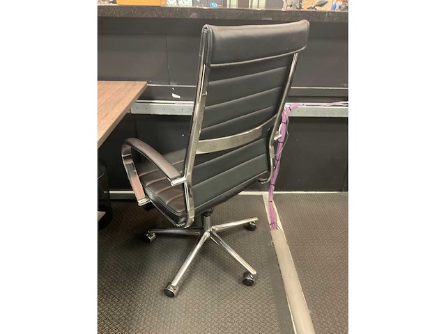 Bureau + dell 27” schermen + bureaustoel - afbeelding 8 van  8