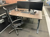 Bureau + dell 27” schermen + bureaustoel - afbeelding 1 van  8