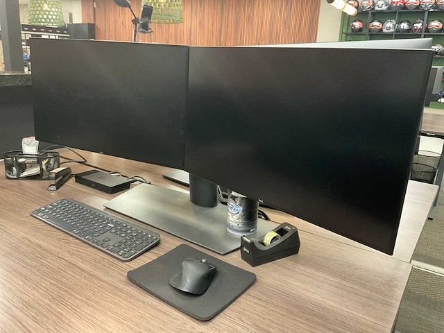 Bureau + dell 27” schermen + bureaustoel - afbeelding 2 van  8