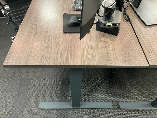 Bureau + dell 27” schermen + bureaustoel - afbeelding 6 van  8