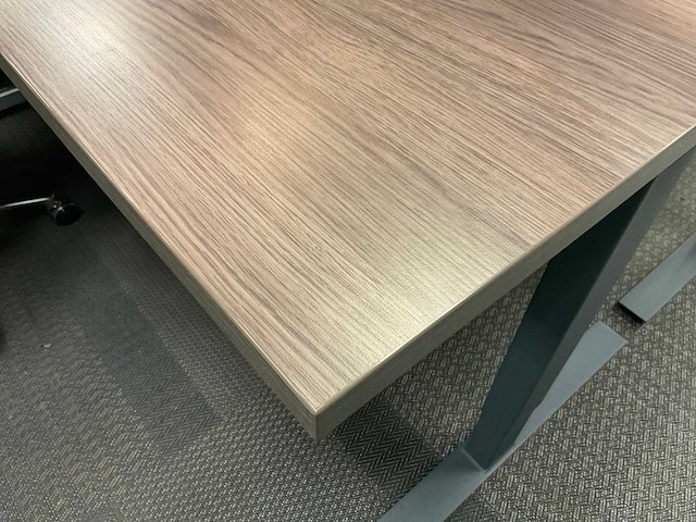 Bureau + dell 27” schermen + bureaustoel - afbeelding 7 van  8