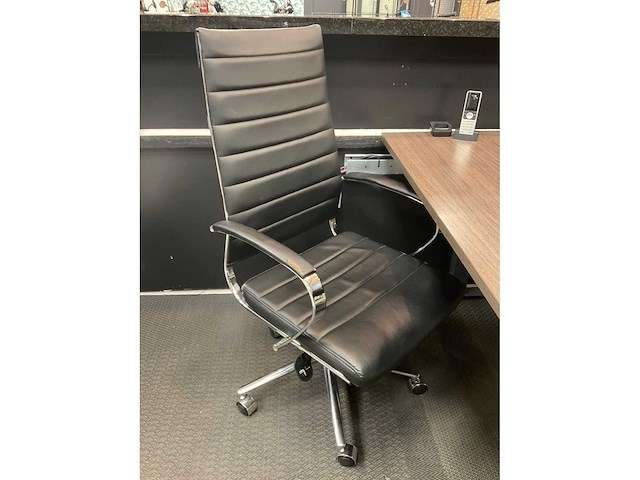 Bureau + dell 27” schermen + bureaustoel - afbeelding 8 van  8