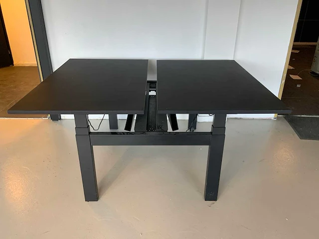 Bureau eiland - elektrisch verstelbaar 160x128 cm - afbeelding 1 van  4