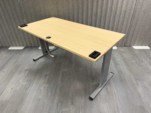 Bureau (in hoogte verstelbaar) (2x) - afbeelding 1 van  6