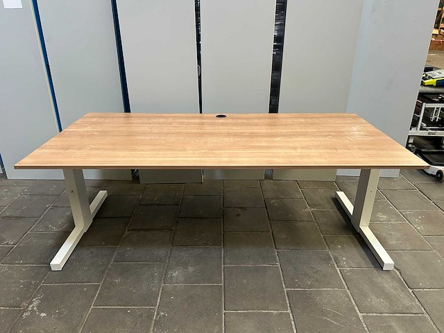 Bureau in hoogte verstelbaar (2x) - afbeelding 1 van  5