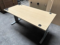 Bureau (in hoogte verstelbaar) (3x) - afbeelding 1 van  4