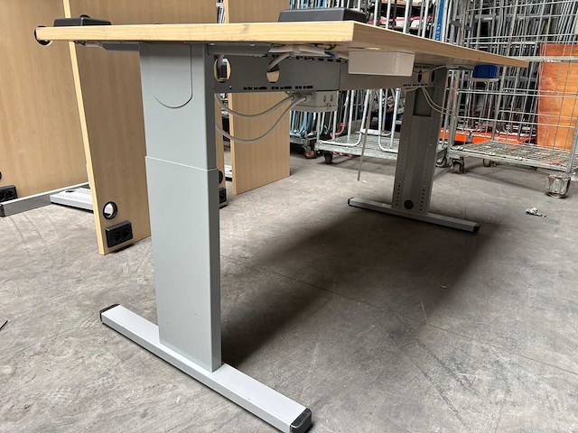 Bureau (in hoogte verstelbaar) (3x) - afbeelding 4 van  4