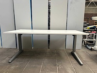 Bureau in hoogte verstelbaar
