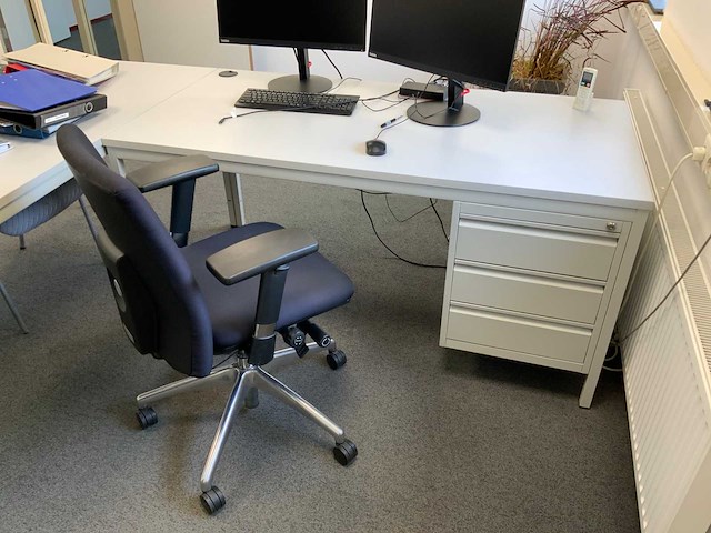 Bureau inclusief bureaustoel (11x) - afbeelding 15 van  28
