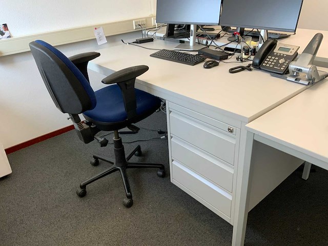 Bureau inclusief bureaustoel (11x) - afbeelding 22 van  28