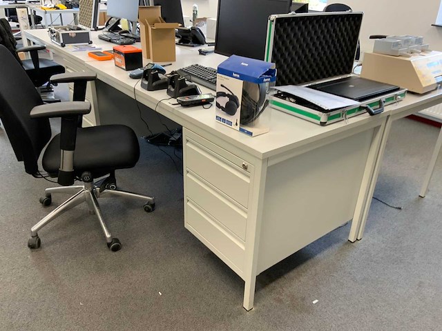 Bureau inclusief bureaustoel (11x) - afbeelding 28 van  28