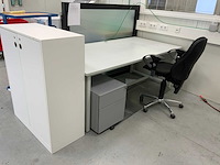 Bureau inclusief werkstoel, 2 ladenblokken en werkplaatskast - afbeelding 1 van  8