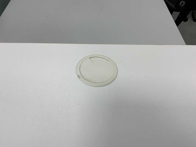 Bureau inclusief werkstoel, 2 ladenblokken en werkplaatskast - afbeelding 6 van  8