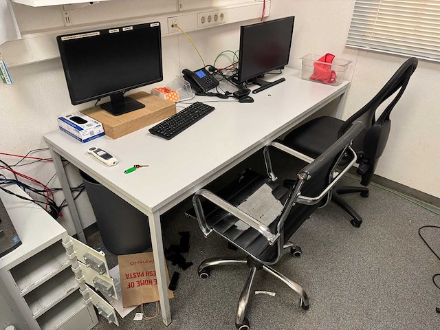 Bureau met 2 stoelen - afbeelding 1 van  3