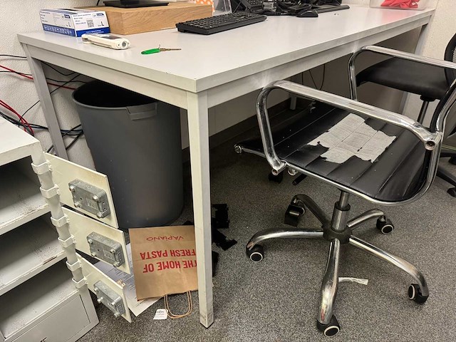 Bureau met 2 stoelen - afbeelding 3 van  3