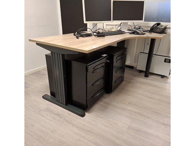 Bureau met 2x ladeblok - afbeelding 1 van  6